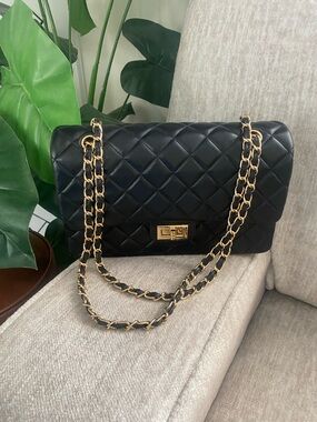 Classic Quilted Black Shoulder Bag with Gold Chain